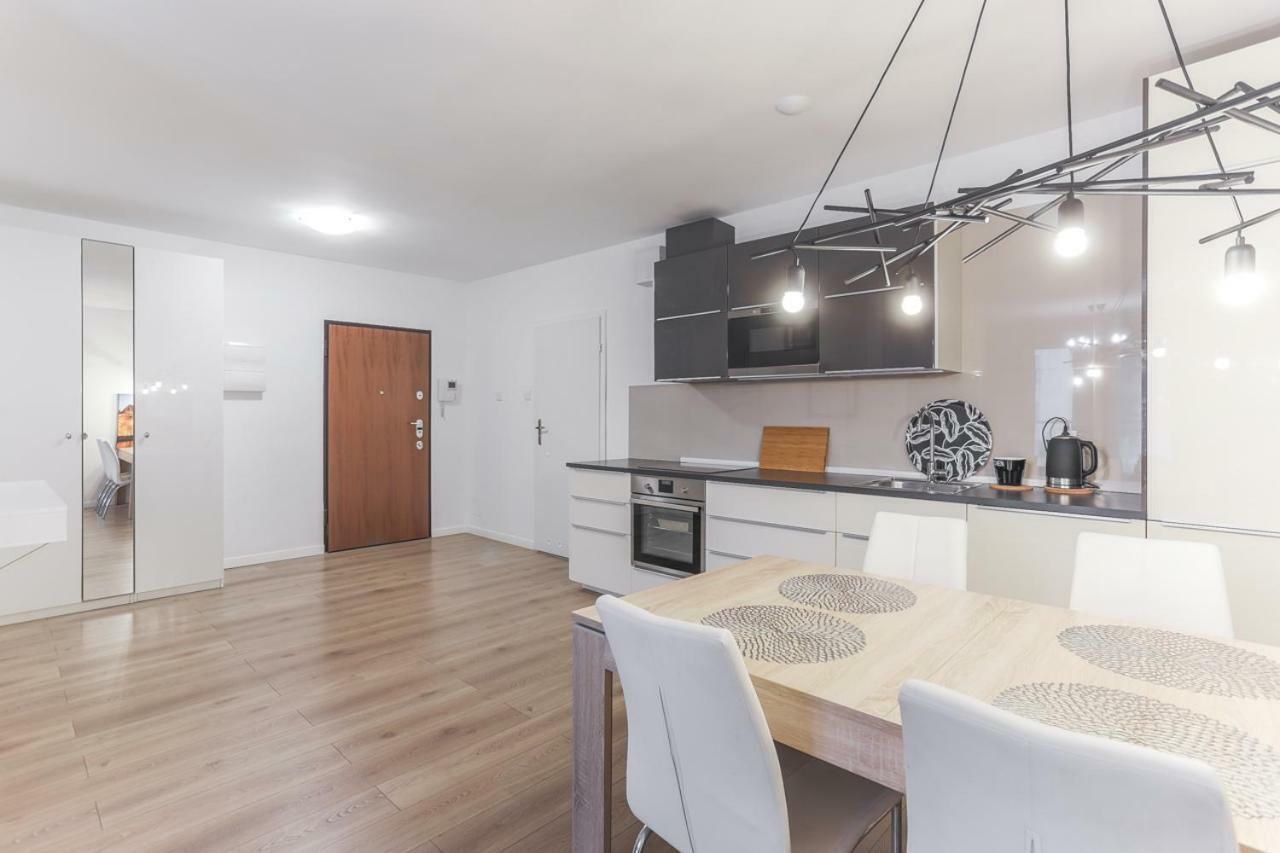 Apartmate Spacious Apartment With Balcony Oldtown For 6 People グダニスク エクステリア 写真